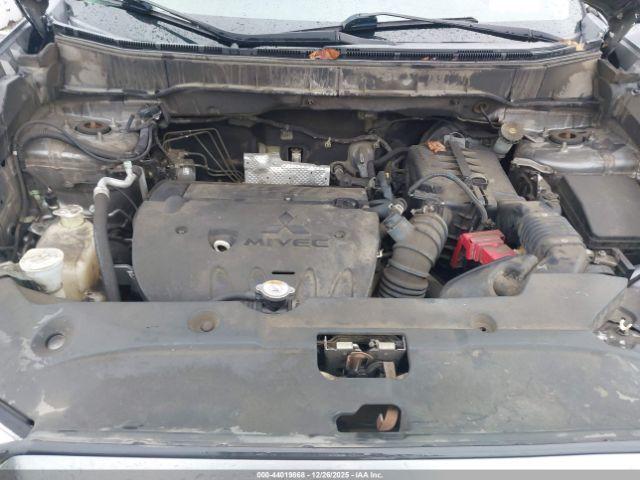 Mitsubishi Outlander Es Image 2