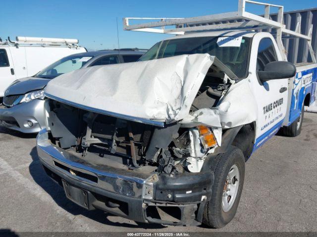 Chevrolet Silverado 2500 Work Truck Image 9