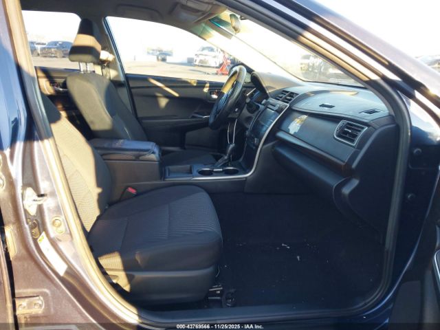 Toyota Camry Le Image 4