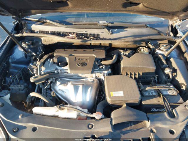 Toyota Camry Le Image 10