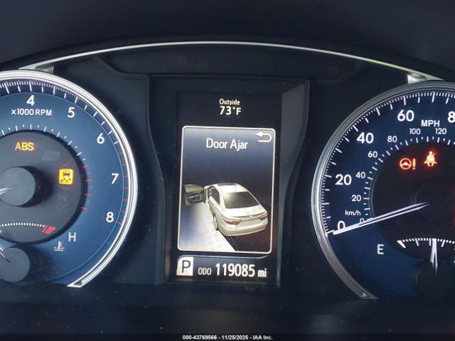 Toyota Camry Le Image 8