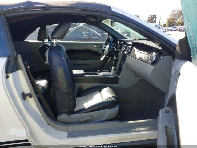 Ford Mustang Image 2