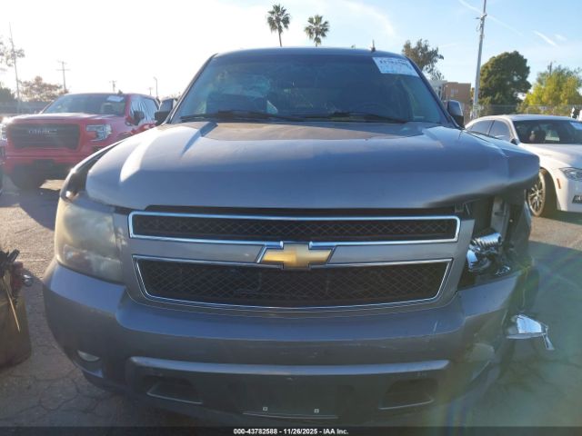 Chevrolet Suburban 1500 Lt Image 9