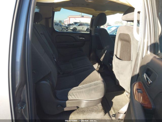 Chevrolet Suburban 1500 Lt Image 14