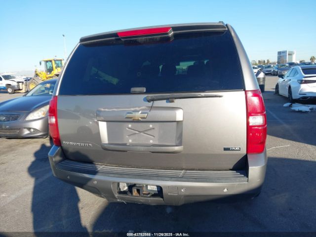 Chevrolet Suburban 1500 Lt Image 2