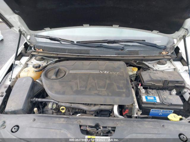 Chrysler 200 S Image 2