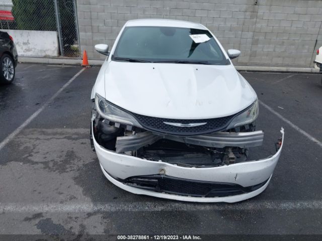 Chrysler 200 S Image 3