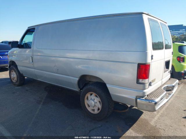 Ford E-350 Image 6