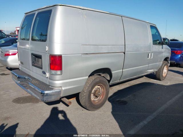 Ford E-350 Image 3