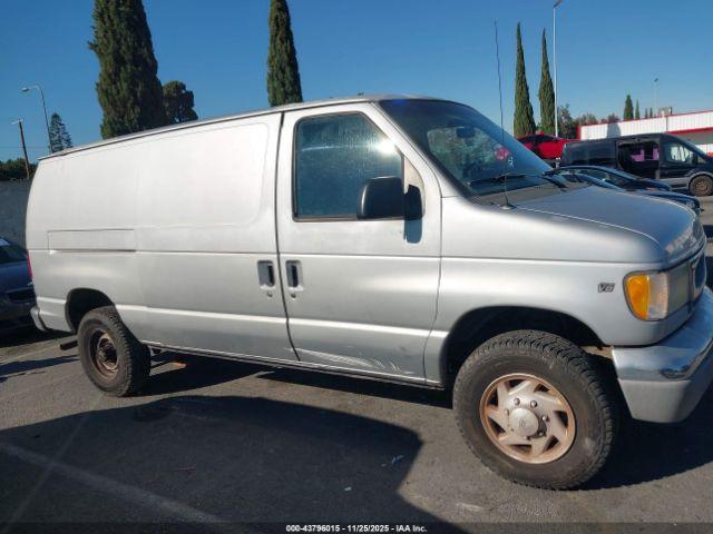 Ford E-350 Image 16