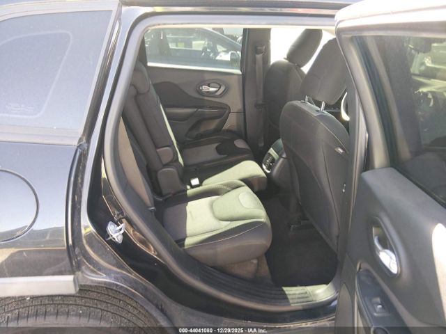 Jeep Cherokee Sport Image 5