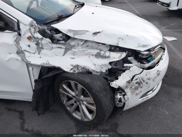 Chrysler 200 Limited Image 8