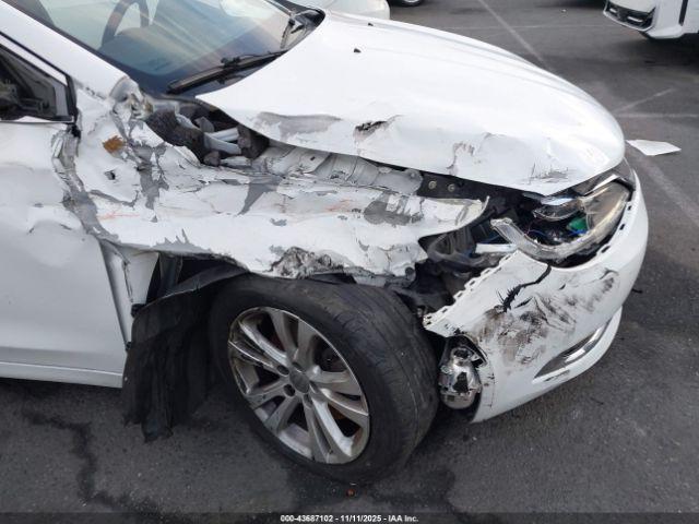 Chrysler 200 Limited Image 8