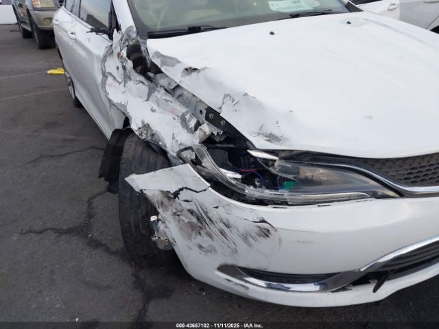 Chrysler 200 Limited Image 10