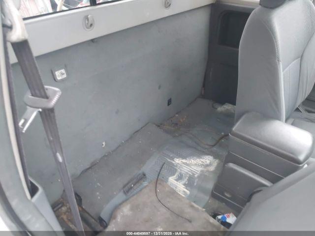 Nissan Frontier Xe Image 11