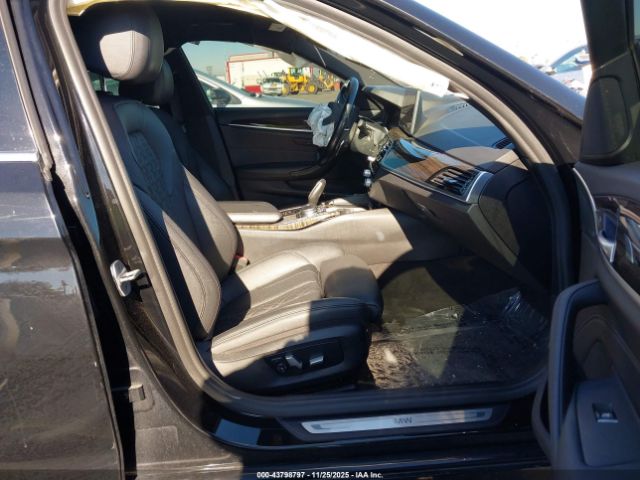 BMW 5 Series Image 10