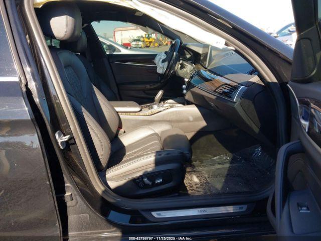 BMW 5 Series Image 10