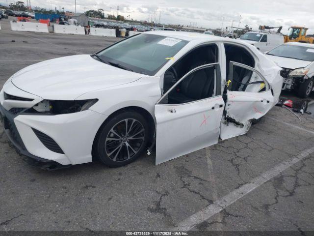 Toyota Camry Se Image 2