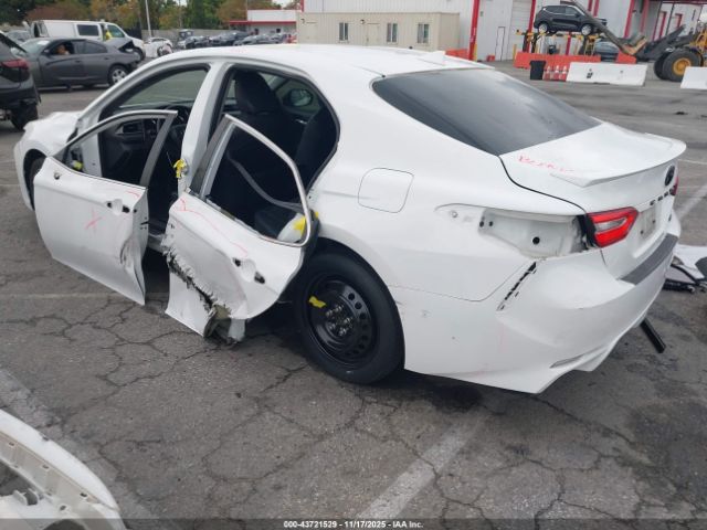Toyota Camry Se Image 10