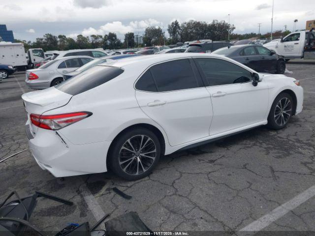 Toyota Camry Se Image 17