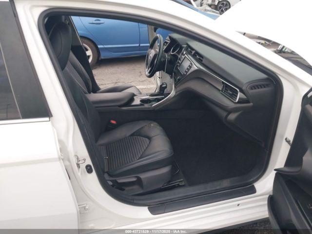 Toyota Camry Se Image 5