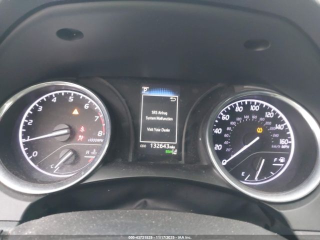 Toyota Camry Se Image 6