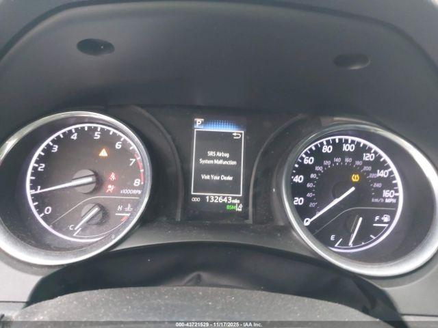 Toyota Camry Se Image 6