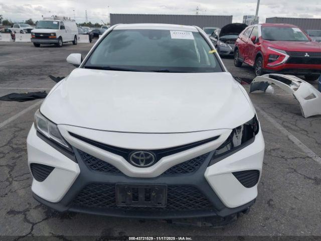 Toyota Camry Se Image 16
