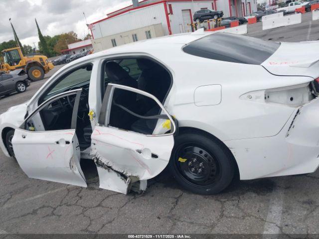 Toyota Camry Se Image 14