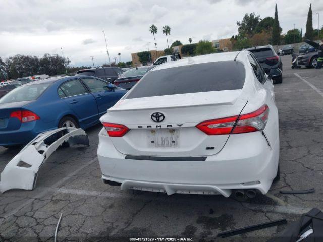 Toyota Camry Se Image 12