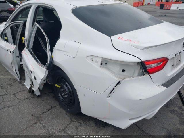 Toyota Camry Se Image 13