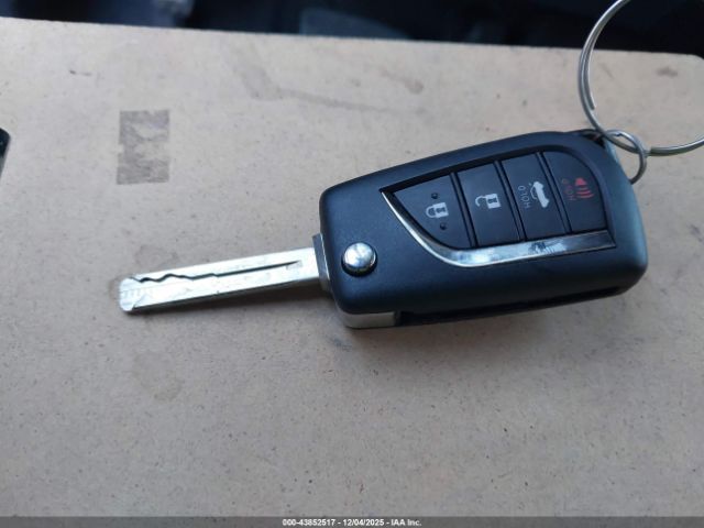 Toyota Camry Se Image 8