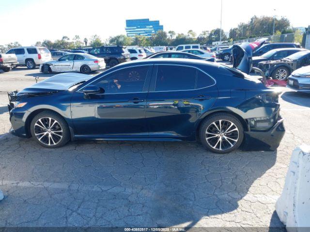 Toyota Camry Se Image 14