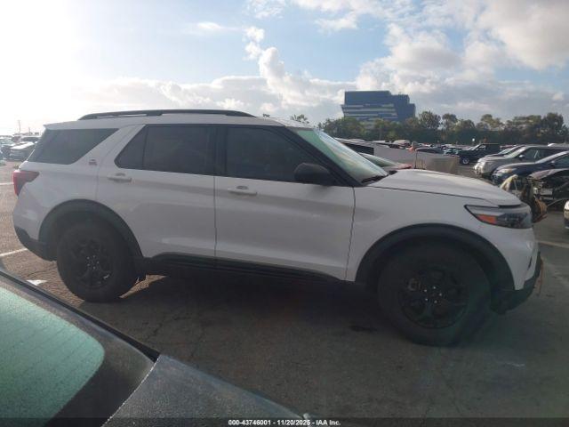 Ford Explorer Timberline Image 12