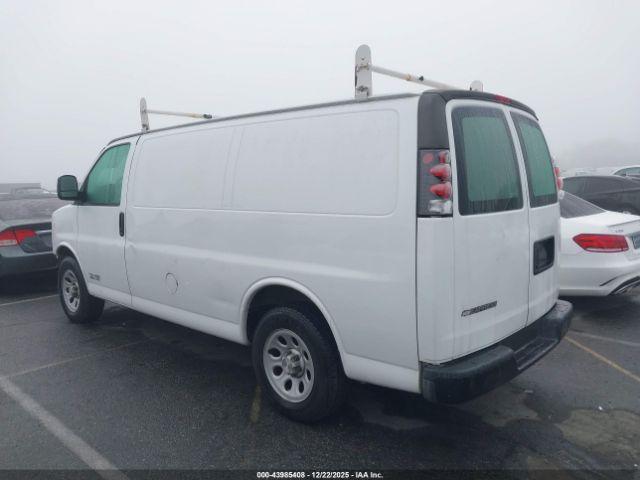 Chevrolet Express Work Van Image 12