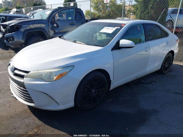 Toyota Camry Le Image 6