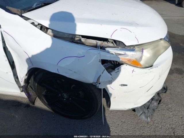 Toyota Camry Le Image 4