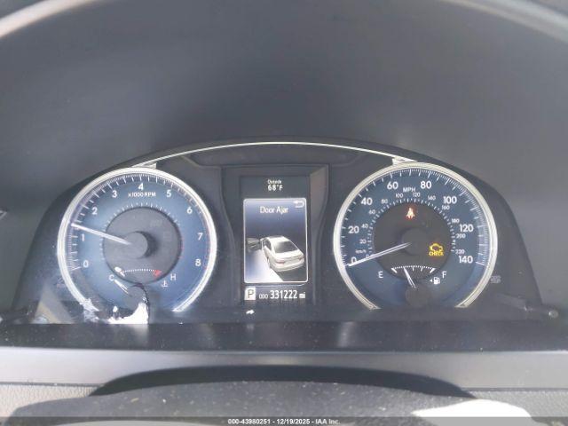 Toyota Camry Le Image 10