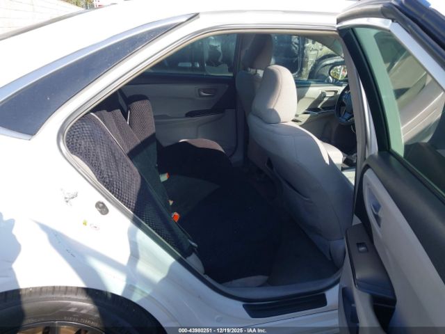 Toyota Camry Le Image 3