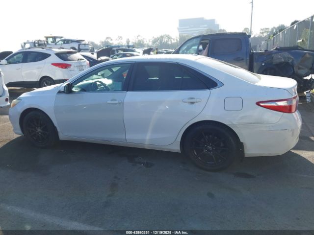 Toyota Camry Le Image 17