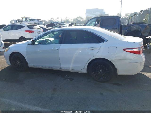 Toyota Camry Le Image 17