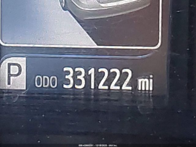 Toyota Camry Le Image 13