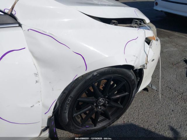 Toyota Camry Le Image 12