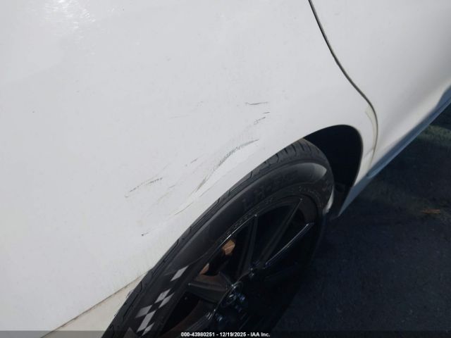 Toyota Camry Le Image 19