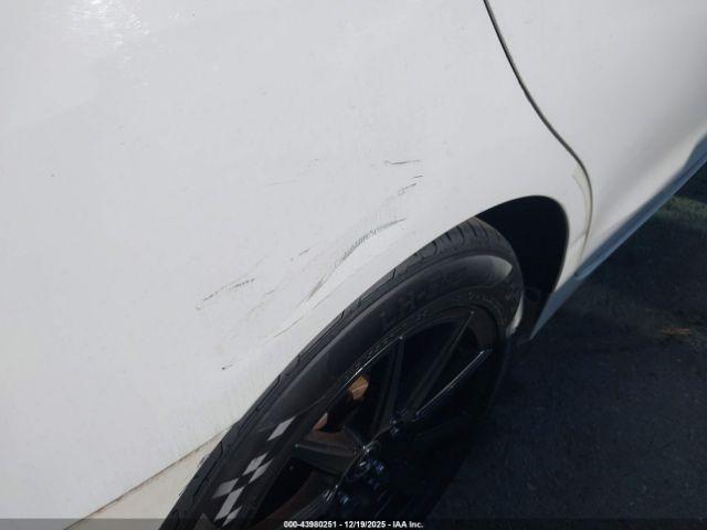 Toyota Camry Le Image 19