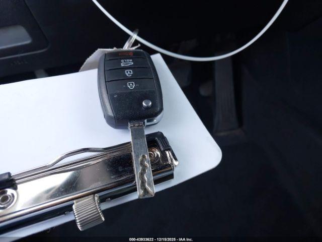 Kia Optima Lx Image 2