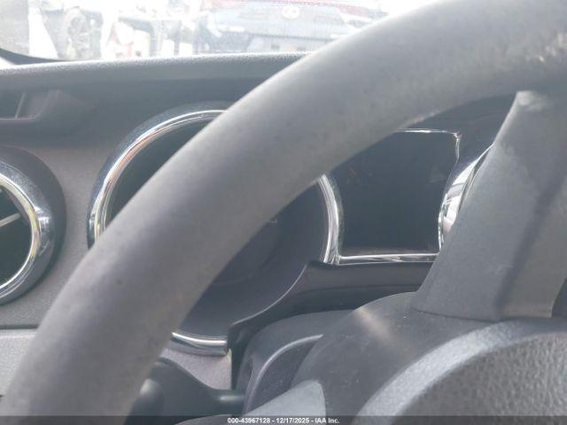 Ford Mustang Image 5