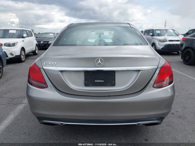 Mercedes-Benz C-Class Image 4