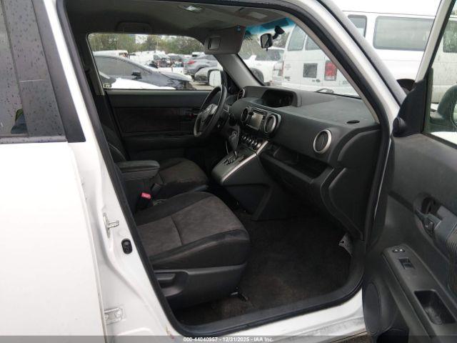 Scion xB Image 15