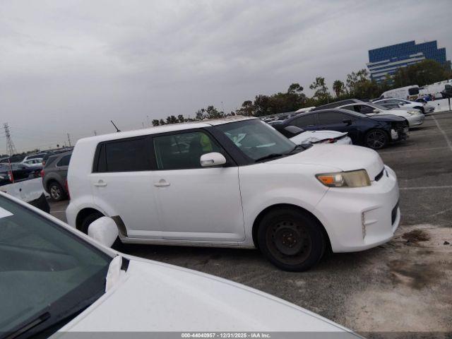 Scion xB Image 10